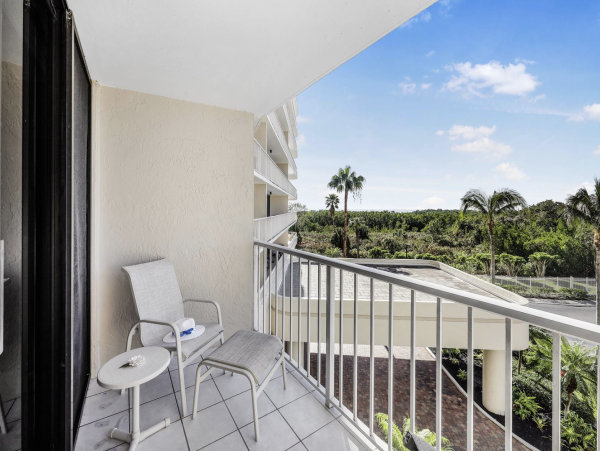Marco Island Charming 2 Bedroom Vacation Condo